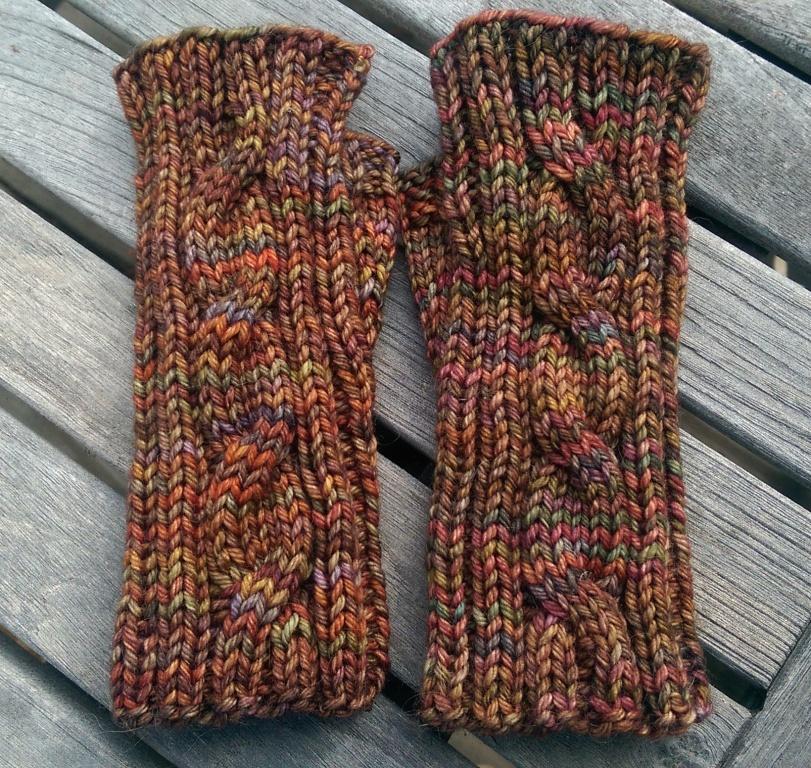 Mitts with Cable on Top