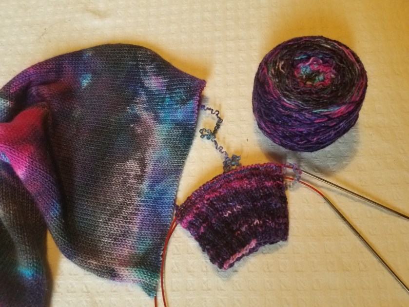 Ball of yarn and the blank.